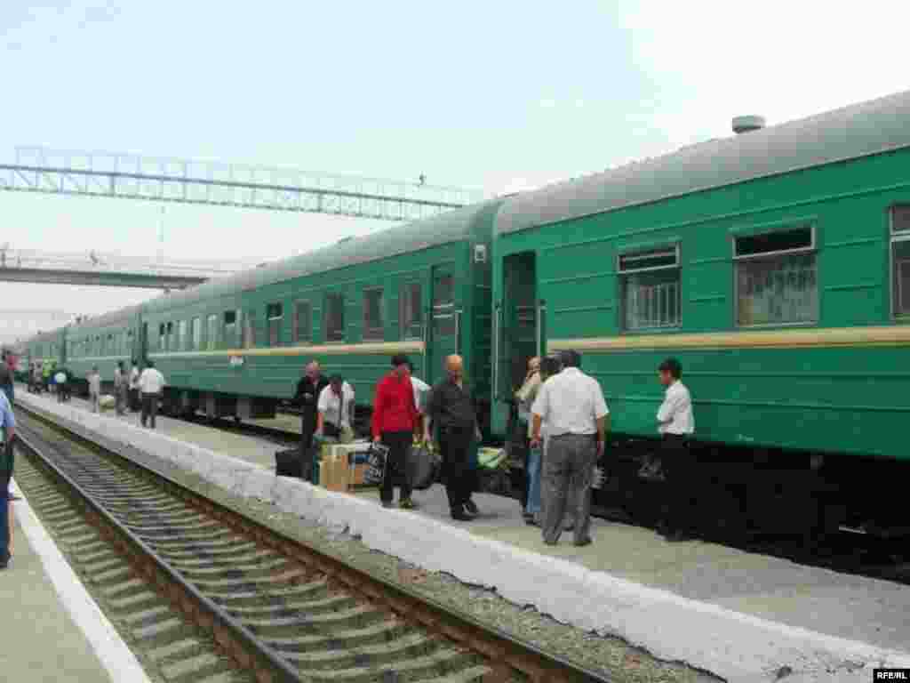 Муҳоҷирони корӣ бармегарданд #17