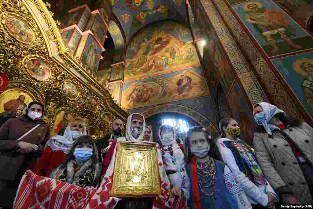 Paștele sărbătorit la catedrala Sf. Vladimir din Kiev.