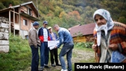 Bosnia-Herzegovina, which is still governed under a structure set out by the Dayton accords, managed to conduct a census in 2013. Here, Bosnian Muslims speak with an enumerator in the village of Krusev Do, near Srebrenica. (file photo)