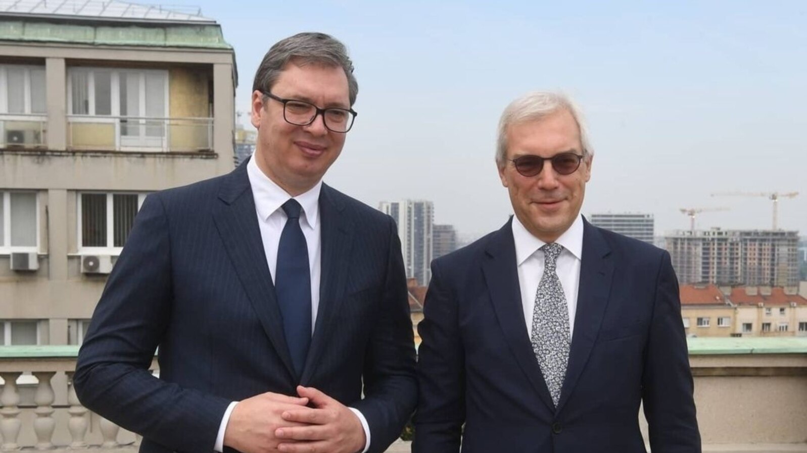 Președintele Serbiei, Aleksandar Vučić, și ministrul adjunct al Afacerilor Externe al Rusiei, Aleksandar Gruško, la Belgrad, iunie 2021.