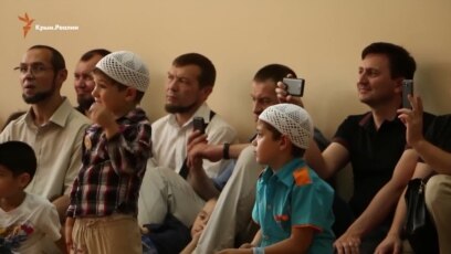 Жақыннан жасалған эротикалық фотосуреттерді қараңыз Жас жігітпен жыныстық қатынасқа түскен әйелдің суреті