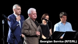 რეზო ჭეიშვილის დაჯილდოვება "საბათი" 2012 წელს.