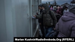 Иллюстрационное фото. Очередь на КПВВ «Зайцево». Майорск, октябрь 2016 года