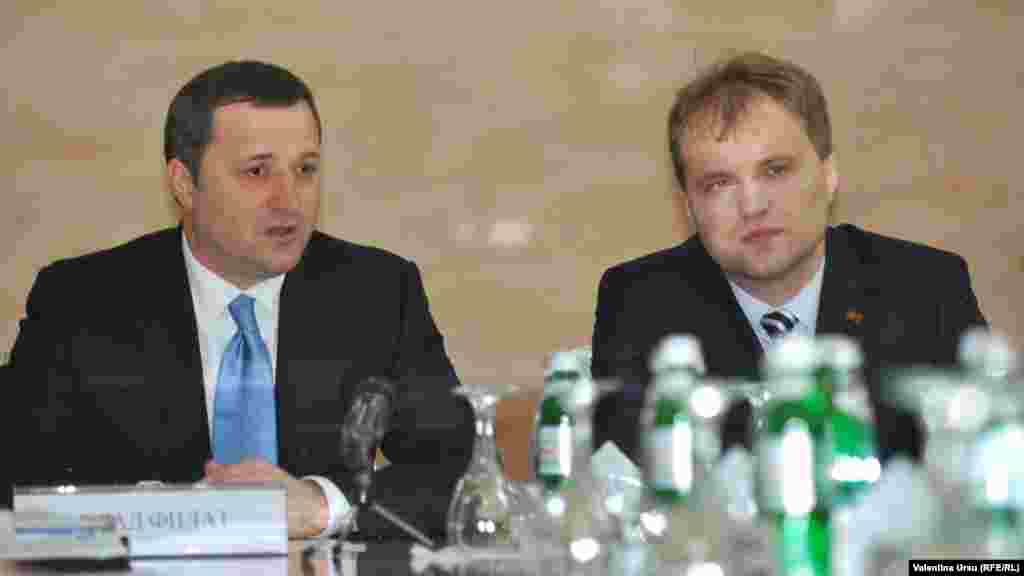 Priviri, ipostaze, g&icirc;nduri, reflecții...