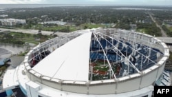 ქარიშხალმა სახურავი გადახადა ფლორიდის შტატის ქალაქ სენტ-პიტერსბერგის ბეისბოლოს სტადიონს