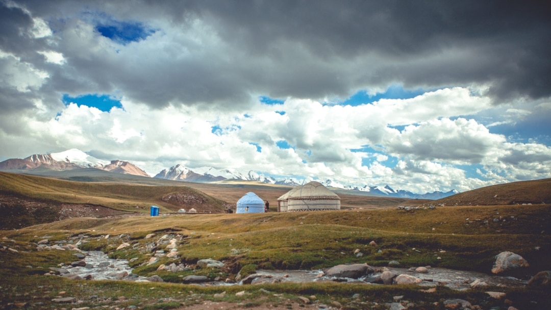 Жаңбырдағы орыс секс Қырғызша секс