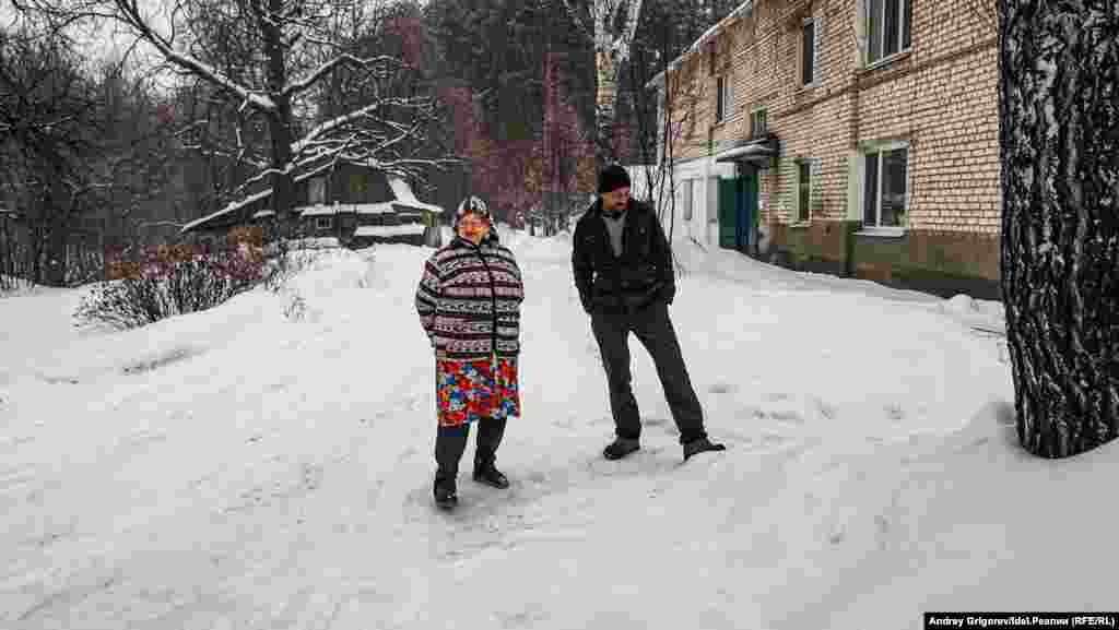 Впрочем, некоторые местные жители всё же довольны соседством. Например, эти зеленодольцы получили работу на угольном предприятии.