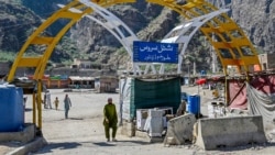 Grad Torkham uz zatvorenu granicu između Pakistana i Afganistana.