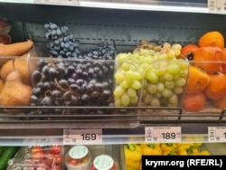 Ціна на кримський виноград у магазині в Сімферополі. Листопад 2025 року