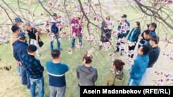 Кайтып келген мигранттар үчүн лагерь. 