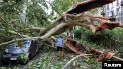 Fotografi nga qyteti i Milanos, pas stuhisë që goditi vendin gjatë orëve të para të mëngjesit të 25 korrikut. 