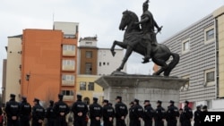 Policajci u Prištini