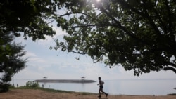 Bali se krajem jula otvorio turistima iz ostalih dijelova Indonezije, a plan otvaranja za strance 11. septembra propao je zbog porasta broja slučajeva zaraze korona virusom.