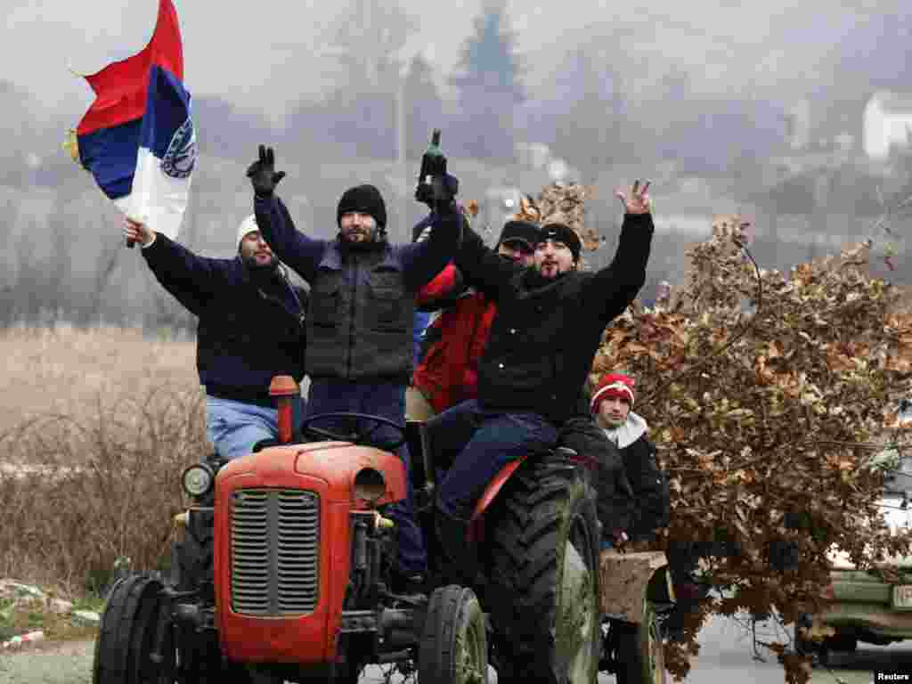 Kosovo - Srbi koji žive u ovoj državi pripremaju se za proslavu Božića, Gračanica, 06.01.2011. Foto: Reuters / Hazir Reka