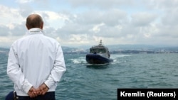 Александр Лукашенко на лодочной прогулке с Владимиром Путиным