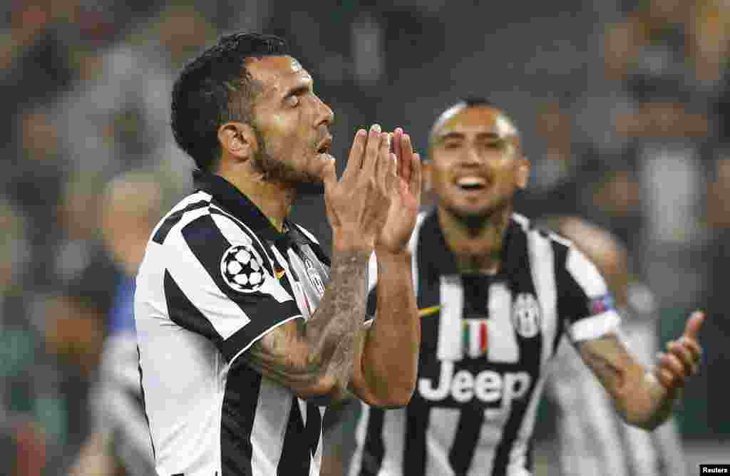 Carlos Tevez təəssüflənir (Reuters / Stefano Rellandini)