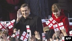 Gruzia Presidentı Mixail Saakashvili (S) Nederlandlı xatını Sandra belän