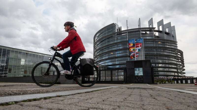 Страсбургта Русия консуллыгы хезмәткәре велосипедлар урлауда шикләнелә