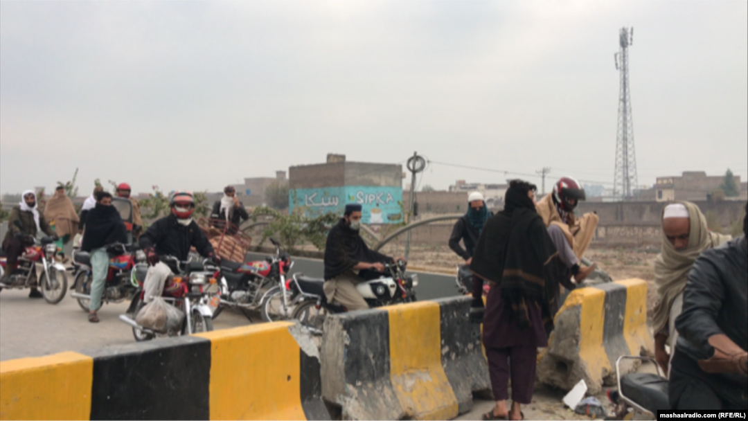مولانا فضل الرحمان وویل چې موجوده حکومت د ولس استازيتوب نه کوي او ناکامو پالیسیو له وجې هېواد د اقتصادي حالت نور هم خراب شوی دی.