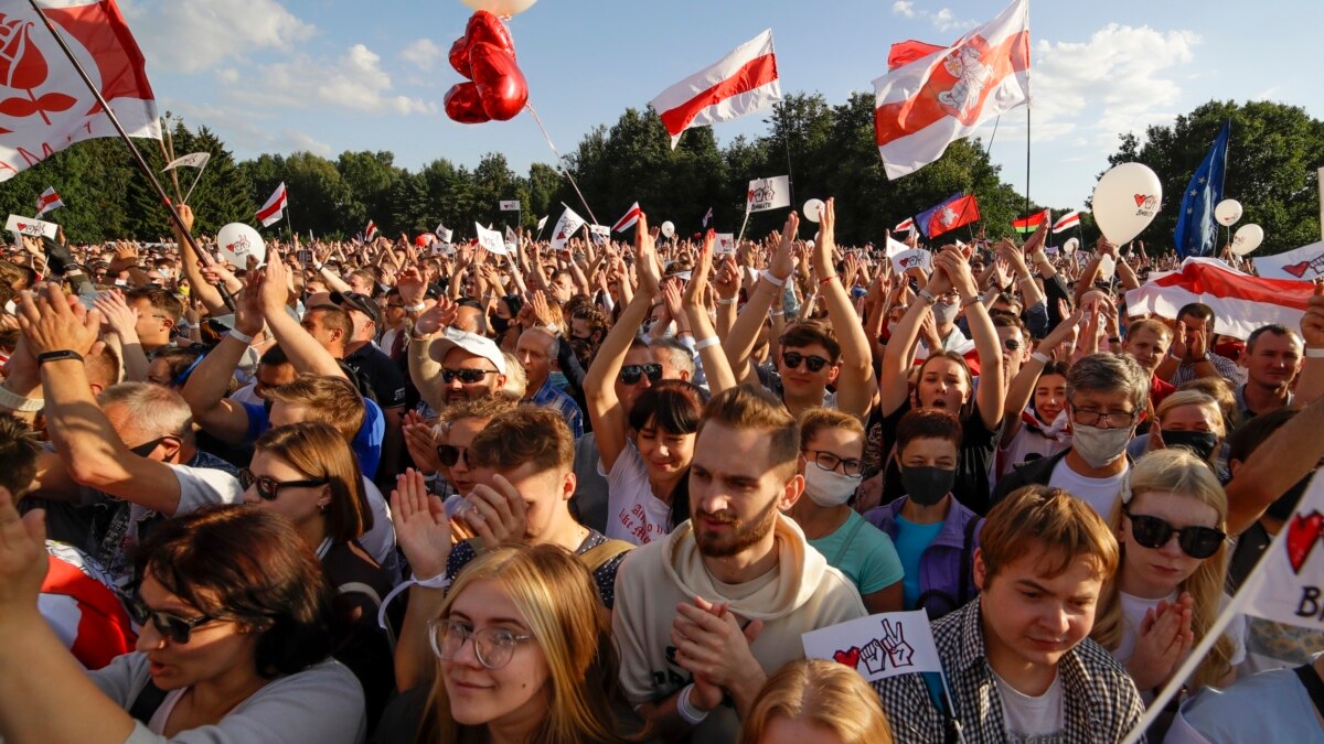 akciya-v-podderghku-tihanovsykoi-stala-samoy-massovoy-v-minske-za-10-let Акция в поддержку Тихановськои стала самой массовой в Минске за 10 лет