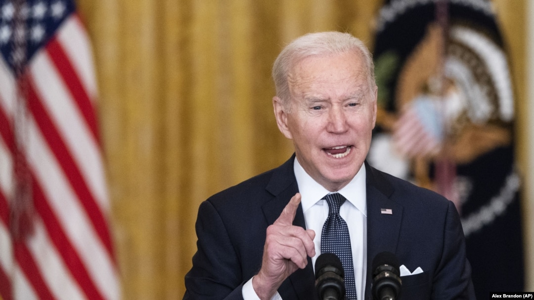 Președintele SUA, Joe Biden, spune că nu are dovezi că Rusia ar fi început retragerea trupelor de la granițele Ucrainei, așa cum pretinde că ar face. Mai mult, a avansat cifra de 150.000 de militari ruși mobilizați, față de peste 130.000 cât se estima până acum.