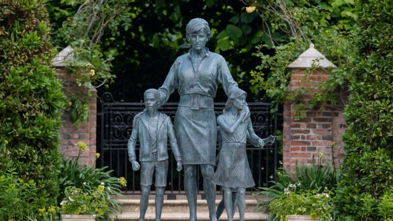 Prinčevi William i Harry otkrili statuu princeze Diane 