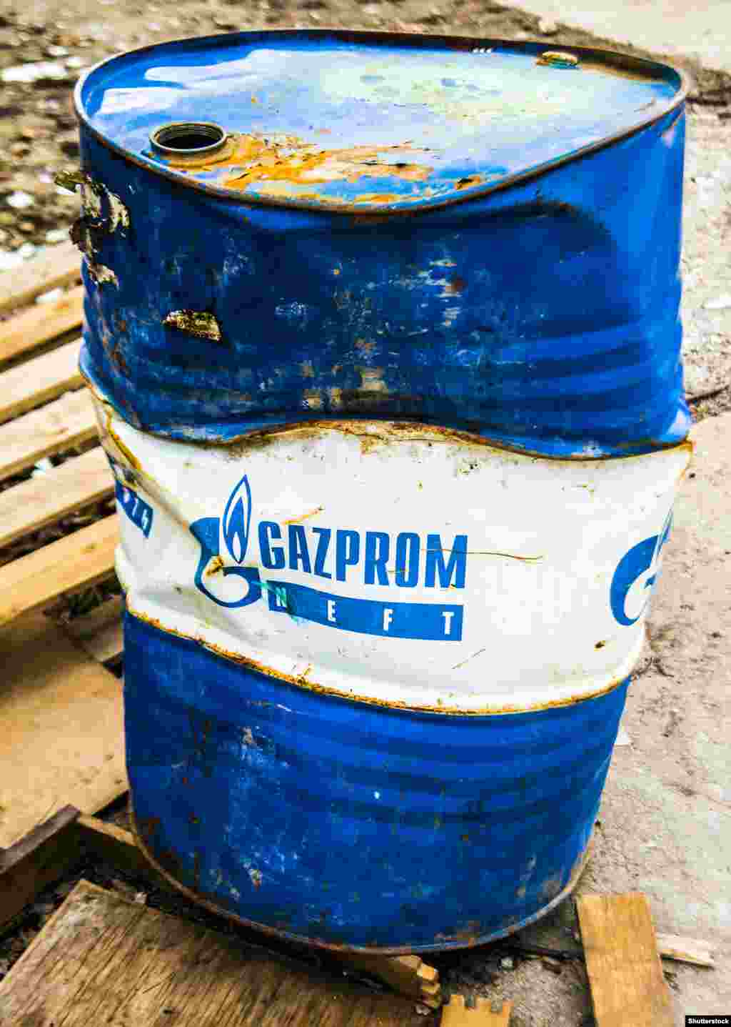 ЕУ / РУСИЈА - По три години истрага за злоупотреби на пазарите во Источна и Централна Европа од страна на рускиот гигант Газпром, Европската комисија сепак одлучи да не ја казнува компанијата, но не ја исклучува оваа можност доколку во иднина таа го прекрши договорот.