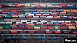 Containere în Portul Hamburg. Fotografie generică.