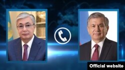 Президент Казахстана Касым-Жомарт Токаев (слева) и президент Узбекистана Шавкат Мирзиеев на фото, опубликованном на сайте Акорды.