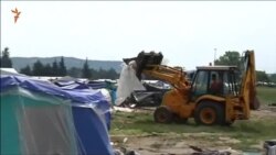 В Греции бульдозерами сносят лагерь беженцев (видео)