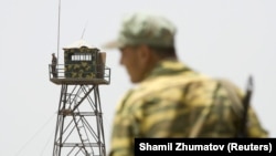 A Tajik frontier guard stands at a border post with Afghanistan on the Panj River. Developments in northern Afghanistan have caused alarm across neighboring states Tajikistan, Uzbekistan, and Turkmenistan. (file photo)