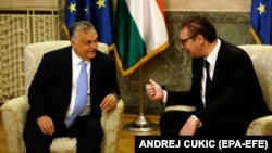 Viktor Orban, premijer Mađarske, i Aleksandar Vučić, predsednik Srbije, u razgovoru tokom susreta u Beogradu 8. jula 2021.