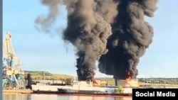 Внаслідок ударів дронів ЗСУ горить нафтобаза в окупованому Криму. 23 червня 2026 року