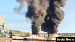 Внаслідок ударів дронів ЗСУ горить нафтобаза в окупованому Криму. 23 червня 2026 року