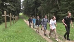 Моладзь з Расеі наведала Курапаты