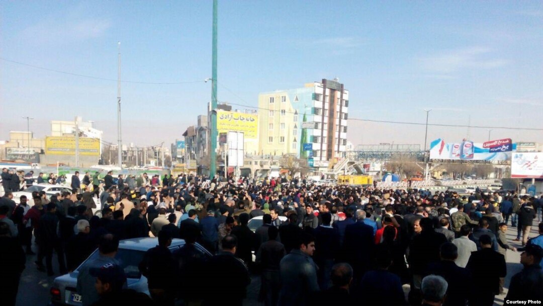تجمع اعتراضی در کرمانشاه.