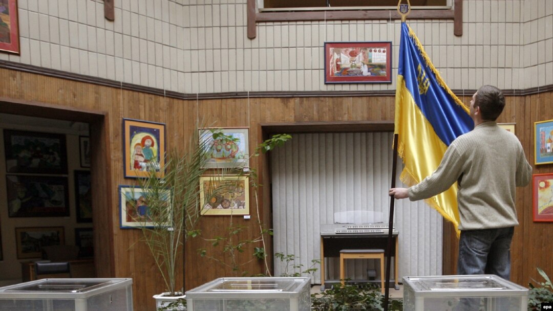 Решающая стадия украинских выборов с сегодняшнего дня может считаться стартовавшей официально.