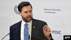 Džej Di Vens drži govor na konferenciji u Minhenu, 14. februar 2025.