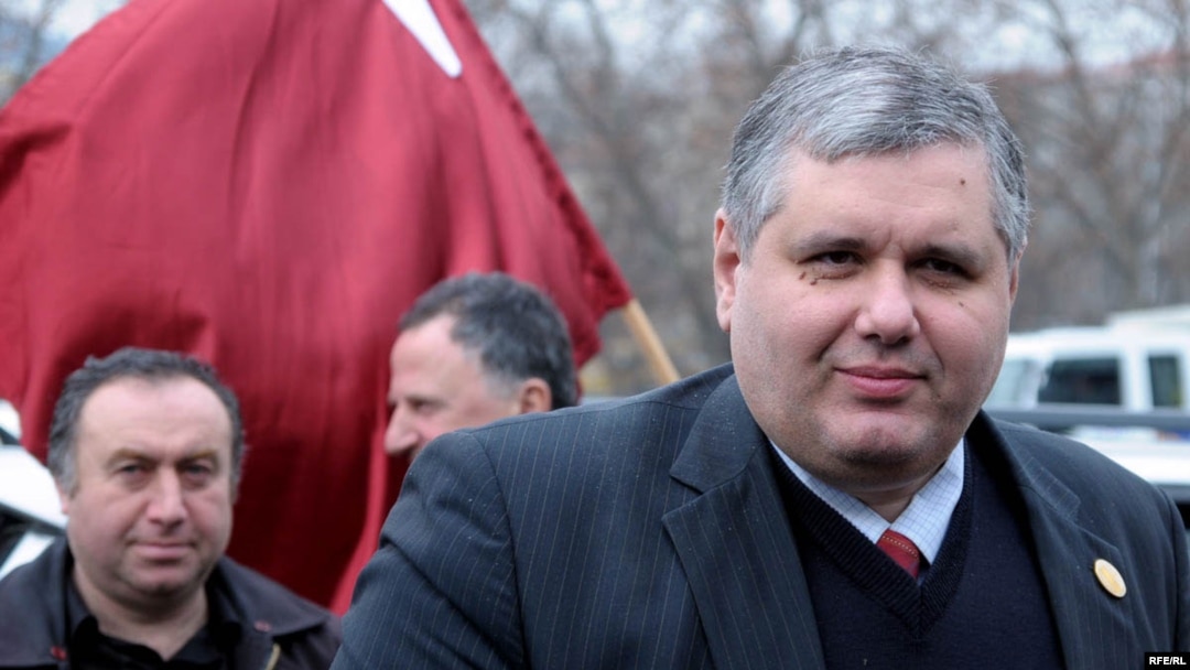 Последней каплей, наполнившей чашу терпения Давиташвили, стал оправдательный приговор, который суд вынес вчера экс-министру обороны Бачо Ахалая