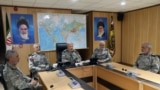 Главнокомандващият на иранската армия Амир Хатами (в средата) по време на заседание на военното ръководство, проведено на неизвестно място на 23 юни 2025 г.