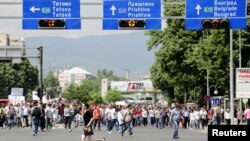 Архивска фотографија: Протести на Албанци во Скопје поради апсењата во полициската операција Монструм. 11 мај 2012.