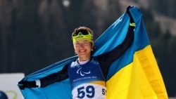 Під час церемонії нагородження українську чемпіонку Паралімпійських ігор Олександру Кононову МПК змусили зняти сережки з написом Stop War