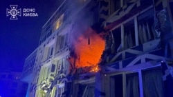 Росія атакувала Україну вночі 5 січня 2026 року. На фото: наслідки влучання у медзакладі в Оболонському районі Києва