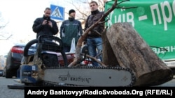 Міліцію просять зупинити вирубку Биківнянського лісу