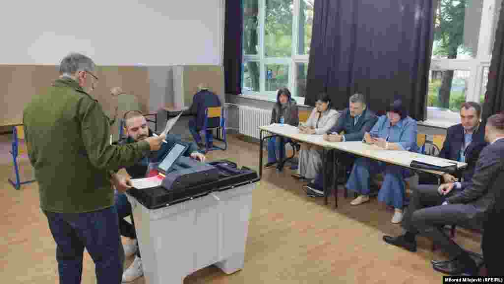 Biralište u Banjoj Luci, 4. oktobra 2026. Izborni proces nadgledaju i međunarodni posmatrači.