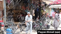 Пакистандын Кветта шаары. Күйүүчү майдын баасы кымбаттагандыктан велосипедге суроо-талап жогорулаган. 2026-жылдын 7-апрели