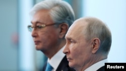 Орусиянын президенти Владимир Путин менен Казакстандын лидери Касым-Жомарт Токаев Орусия–Казакстан аймактар аралык кызматташтыгы боюнча форумга катышты. Омск шаары, Орусия. 2026-жылдын 25-июлу.