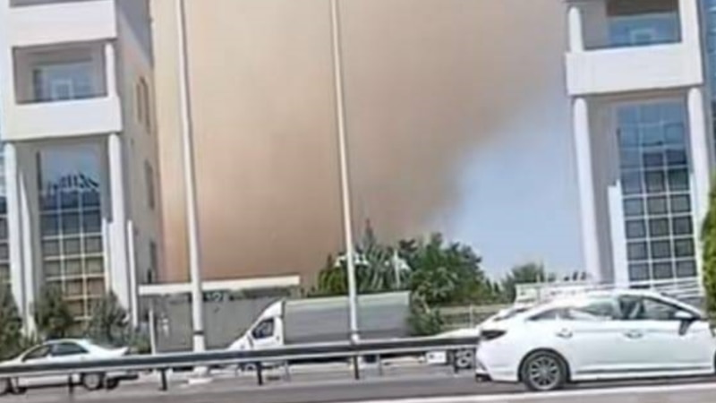 Diňle: Ahalda ýel turup, ilatly ýerleriň we ekin meýdanlarynyň ençemesini tozan basdy