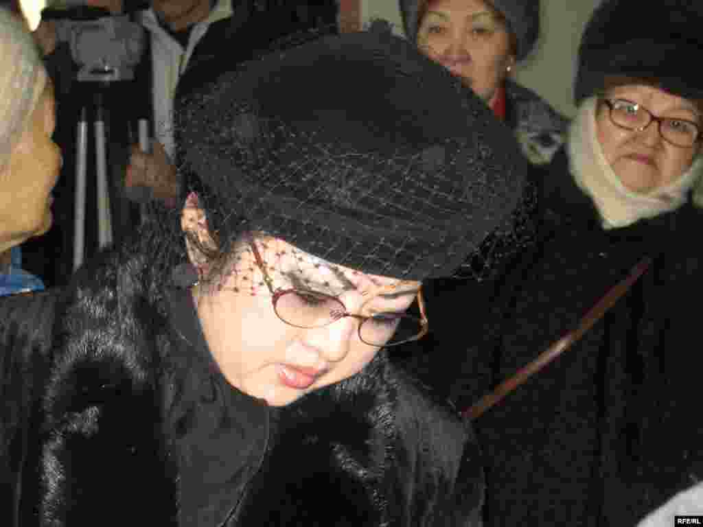 Макпал Жунусова в зале суда по ее иску против городского департамента полиции. Алматы, 24 января 2006 года. - Макпал Жунусова в зале суда по ее иску против городского департамента полиции. Алматы, 24 января 2006 года. 