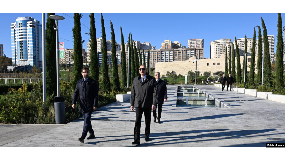 8 noiembrie 2024. Președintele Azerbaijanului, Ilham Aliyev, participă la deschiderea unei părți din Parcul Central din Baku.